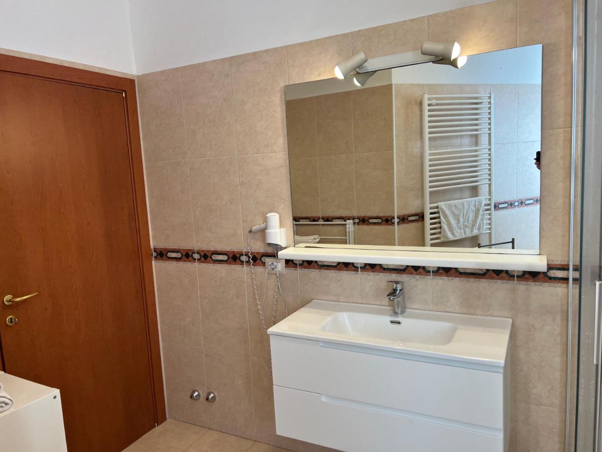 Appartamenti Baia Azzurra 6. 托尔博莱 外观 照片